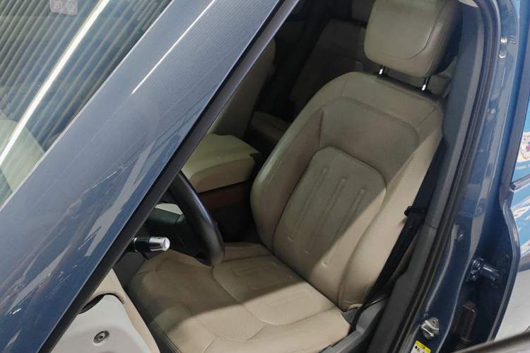 Used Land Rover Defender 2020 110 P400 HSE Left Front Seat