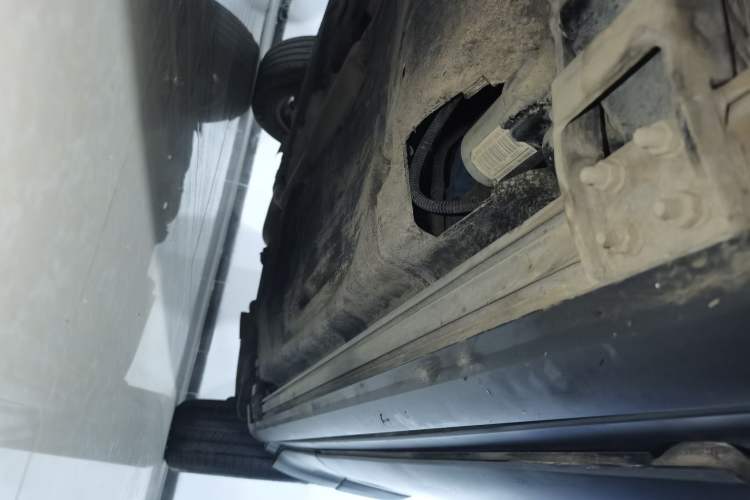 Used Land Rover Defender 2020 110 P400 SE Left Side Sill