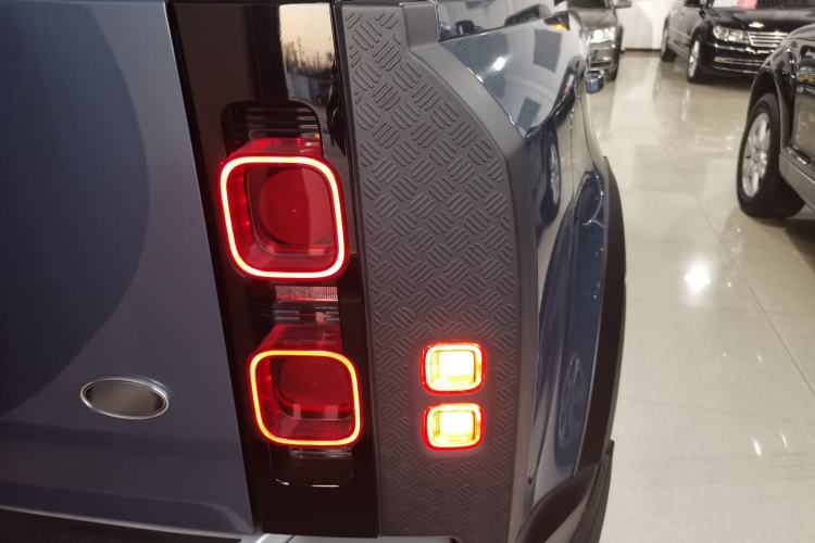 Used Land Rover Defender 2020 110 P400 SE Right Rear Taillight