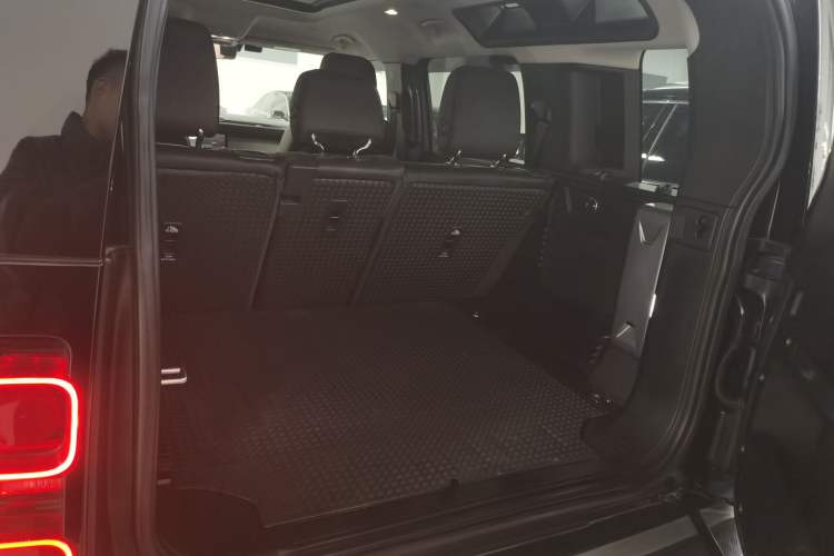 Used Land Rover Defender 2020 110 P400 SE Trunk