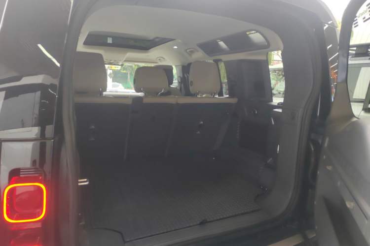 Used Land Rover Defender 2020 110 P400 Dark Special Edition Trunk