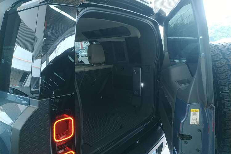Used Land Rover Defender 2020 110 P400 Dark Special Edition Trunk
