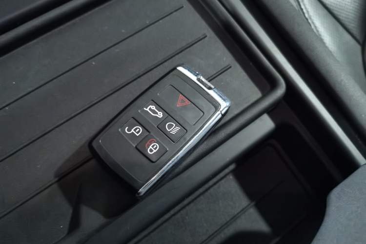 Used Land Rover Defender 2020 110 P400 SE Vehicle Key