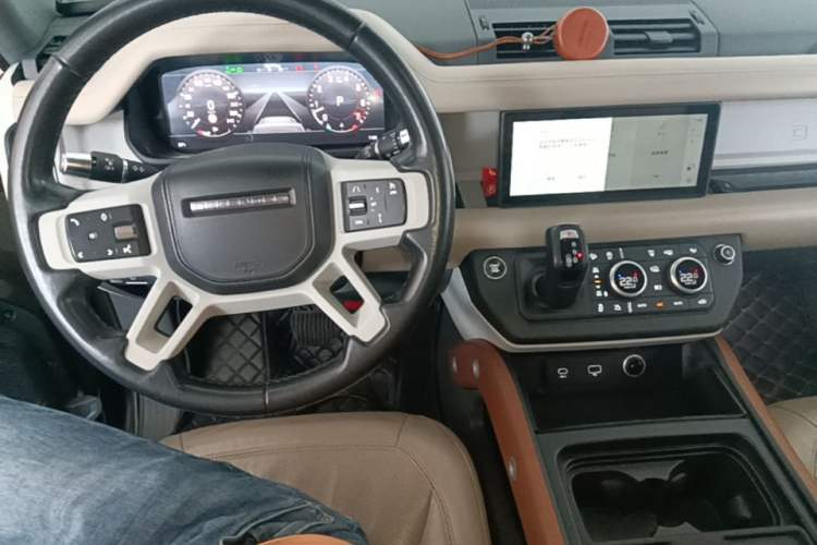 Used Land Rover Defender 2020 110 P400 HSE Center Console