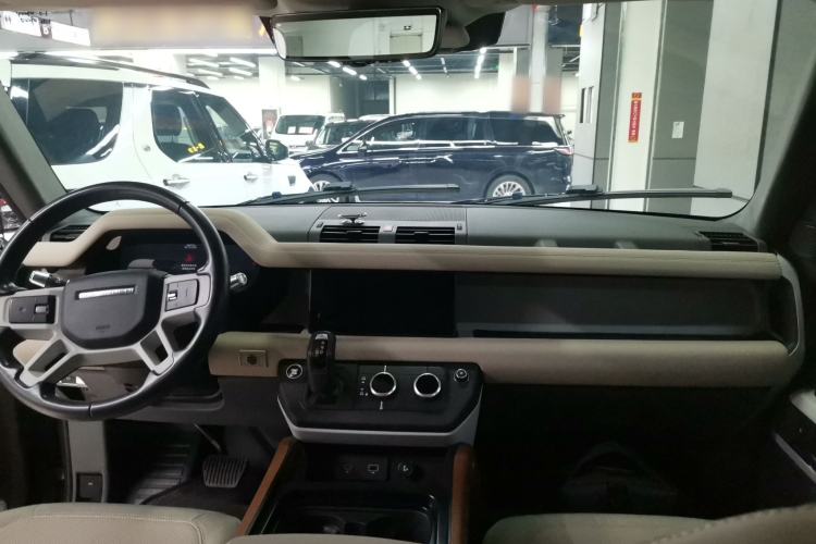 Used Land Rover Defender 2020 110 P400 SE Center Console