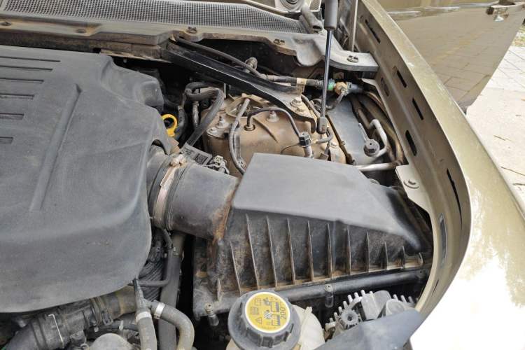 Used Land Rover Defender 2020 110 P400 HSE Engine Bay Left