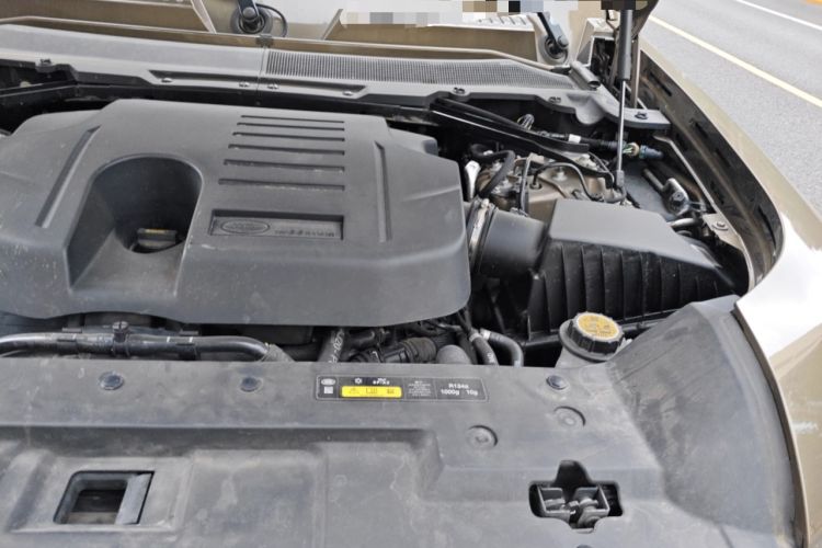 Used Land Rover Defender 2020 110 P400 HSE Engine Bay Left