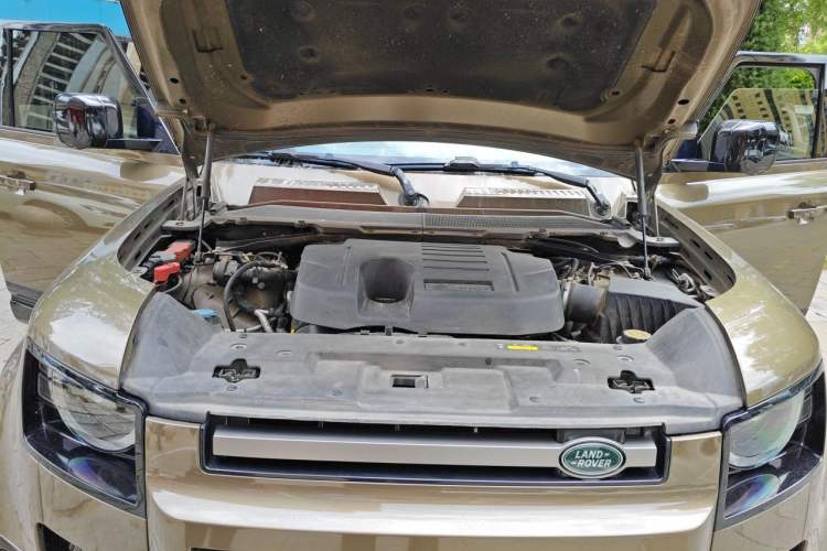 Used Land Rover Defender 2020 110 P400 HSE Engine Bay