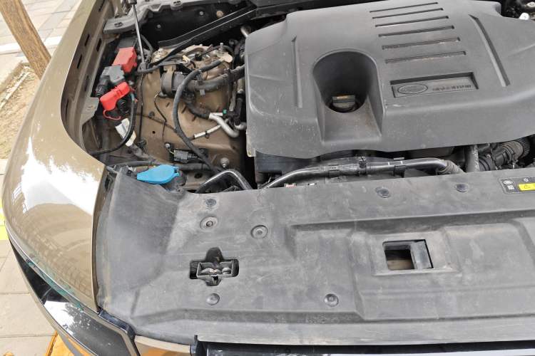Used Land Rover Defender 2020 110 P400 HSE Engine Bay Right
