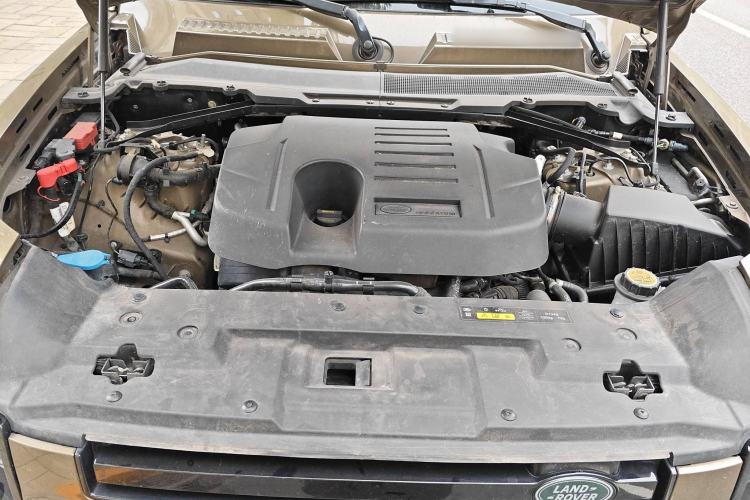 Used Land Rover Defender 2020 110 P400 HSE Engine Bay
