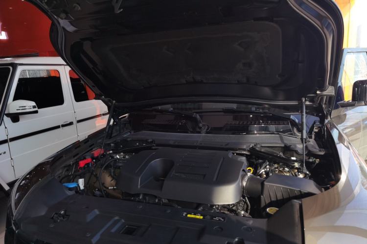 Used Land Rover Defender 2020 110 P400 X Engine Bay