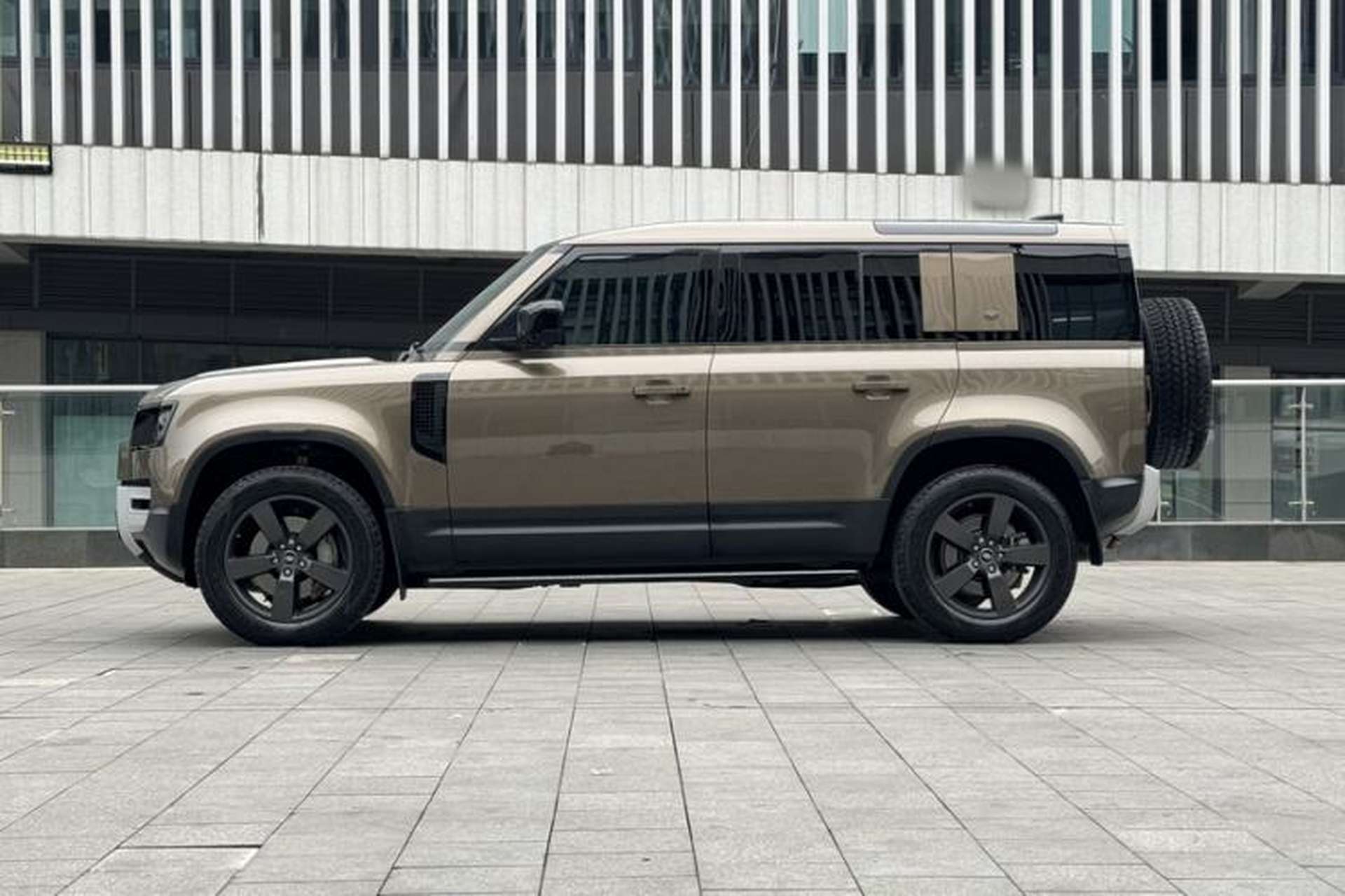 Used Land Rover Defender 2020 110 P400 HSE Exterior 8