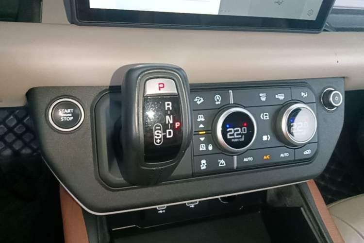 Used Land Rover Defender 2020 110 P400 HSE Gear Lever