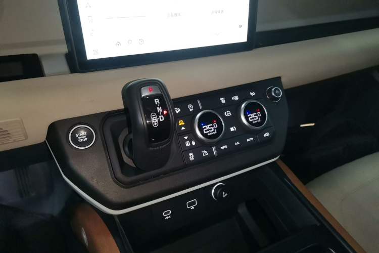 Used Land Rover Defender 2020 110 P400 SE Gear Lever