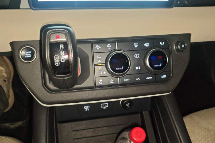 Used Land Rover Defender 2020 110 P400 SE Gear Lever