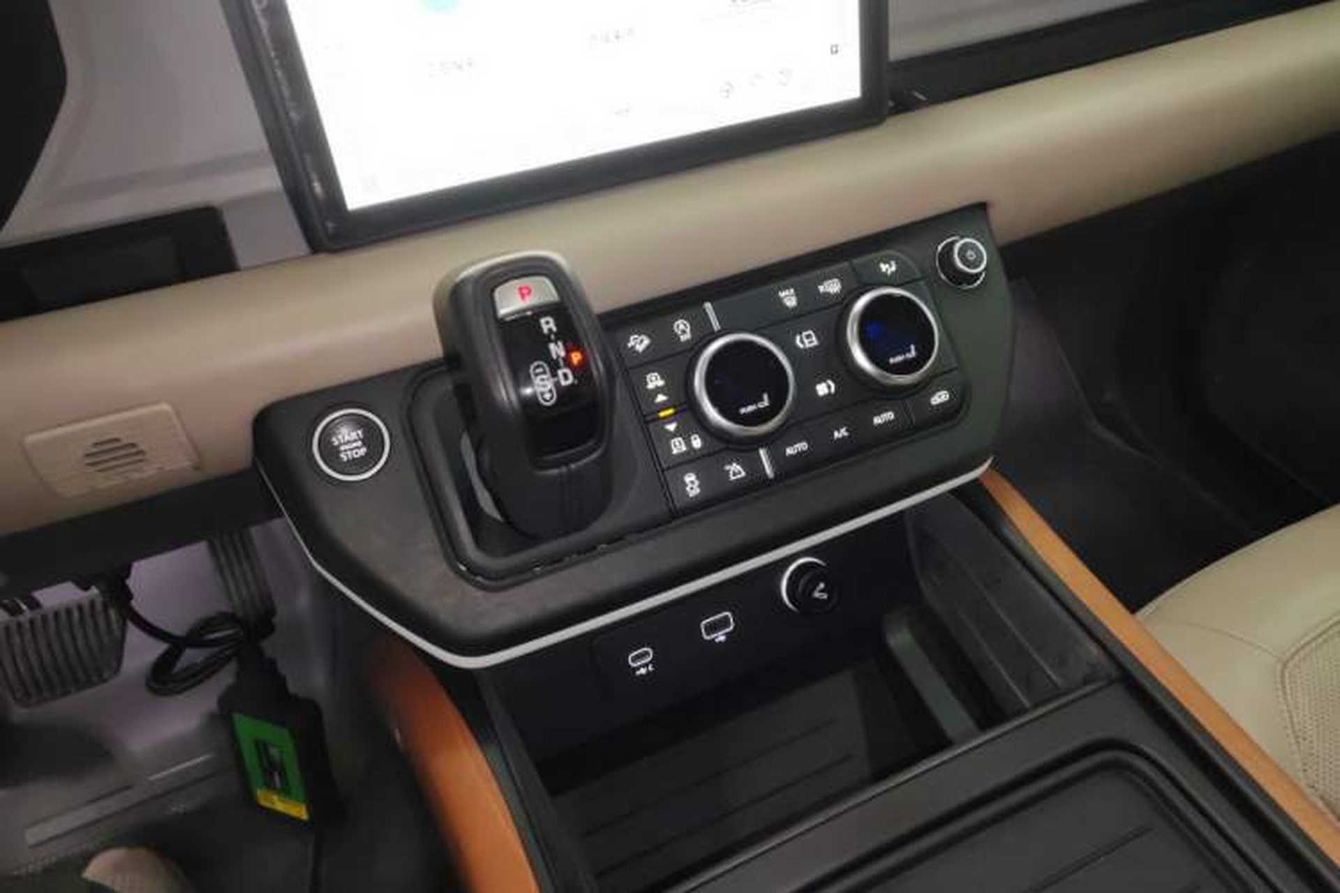 Used Land Rover Defender 2020 110 P400 HSE Gear Lever