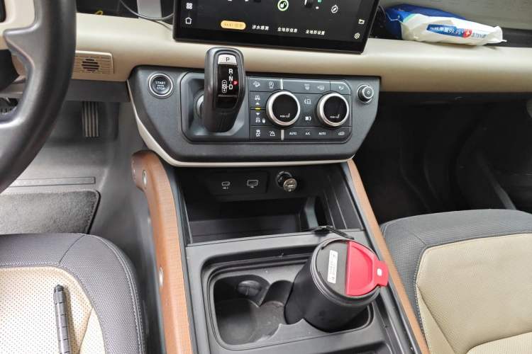 Used Land Rover Defender 2020 110 P400 HSE Gear Lever