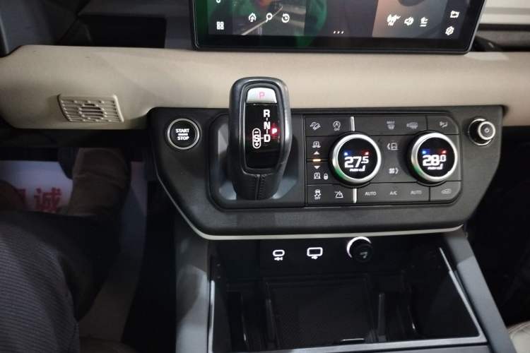 Used Land Rover Defender 2020 110 P400 SE Gear Lever