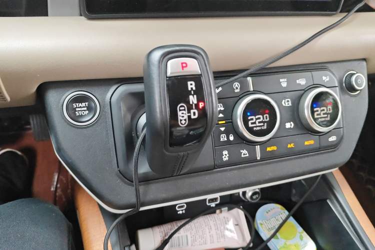 Used Land Rover Defender 2020 110 P400 HSE Gear Lever