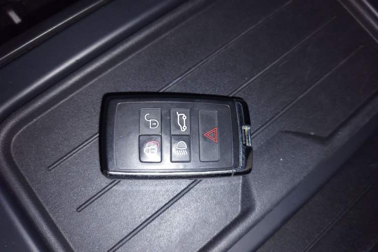 Used Land Rover Defender 2020 110 P400 SE Interior 1