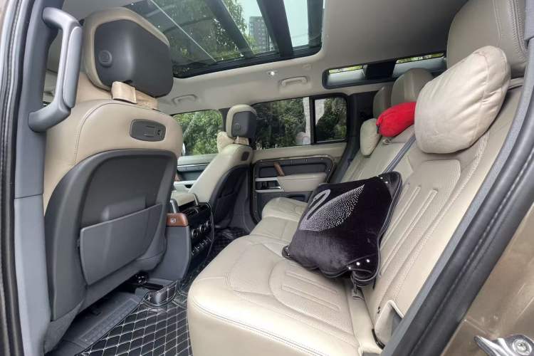 Used Land Rover Defender 2020 110 P400 HSE Interior 3