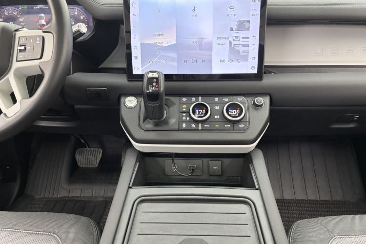 Used Land Rover Defender 2020 110 P400 HSE Interior 3