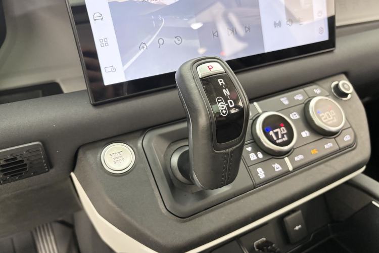 Used Land Rover Defender 2020 110 P400 HSE Interior 6