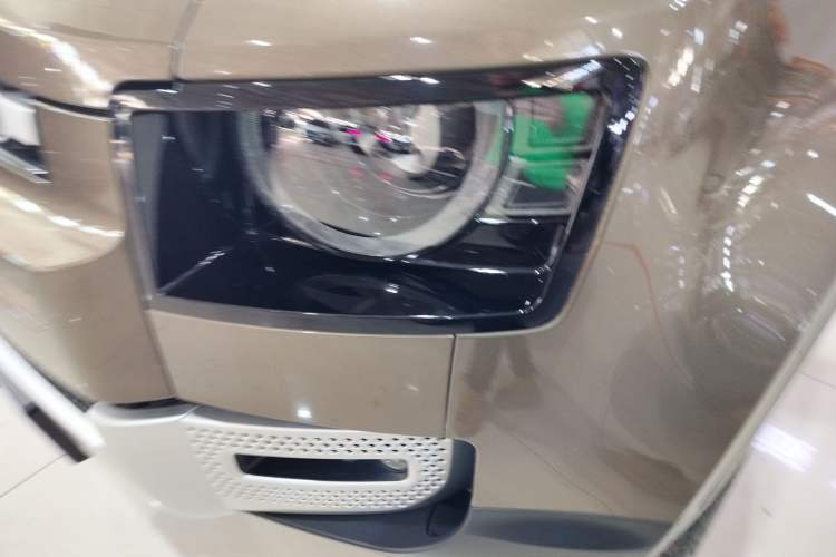 Used Land Rover Defender 2020 110 P400 SE Left Front Headlight
