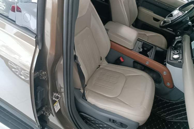 Used Land Rover Defender 2020 110 P400 HSE Right Front Seat