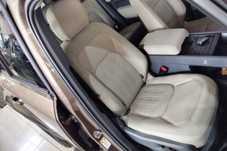 Used Land Rover Defender 2020 110 P400 SE Right Front Seat