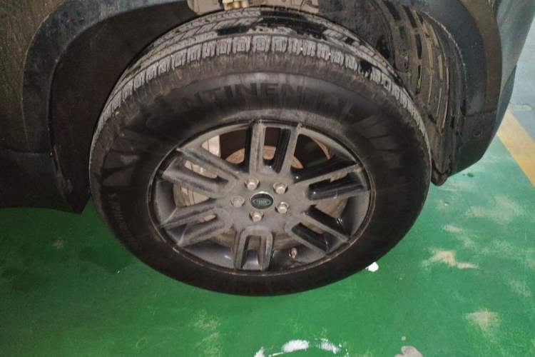 Used Land Rover Defender 2020 110 P400 SE Right Front Wheel Hub