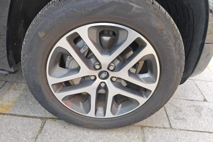 Used Land Rover Defender 2020 110 P400 HSE Right Front Wheel Hub
