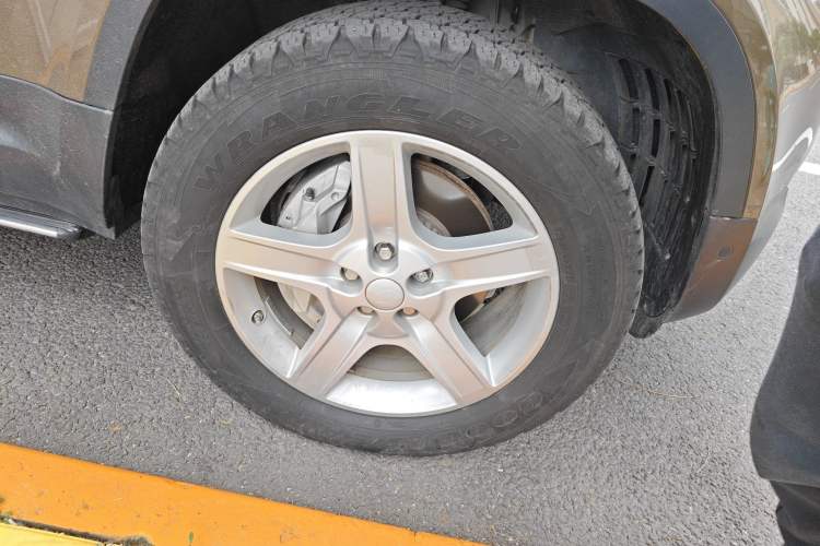 Used Land Rover Defender 2020 110 P400 HSE Right Front Wheel Hub