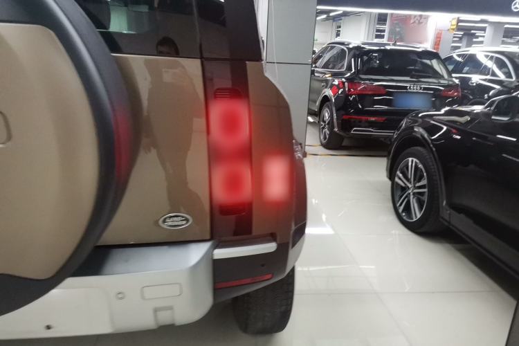 Used Land Rover Defender 2020 110 P400 SE Right Rear Taillight