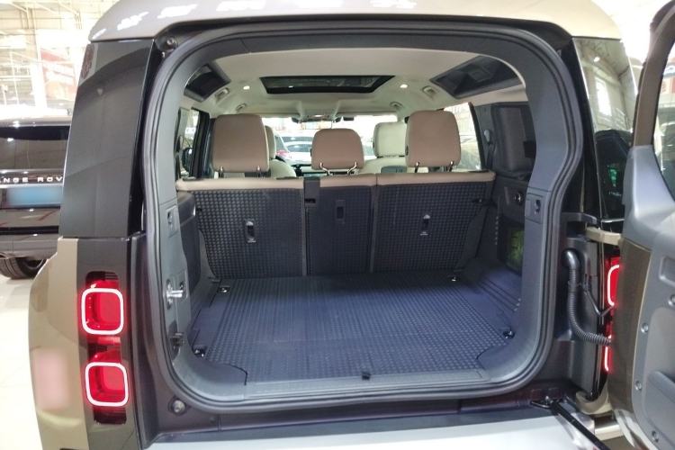 Used Land Rover Defender 2020 110 P400 SE Trunk