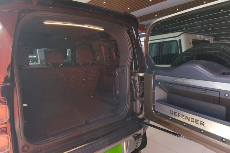 Used Land Rover Defender 2020 110 P400 X Trunk
