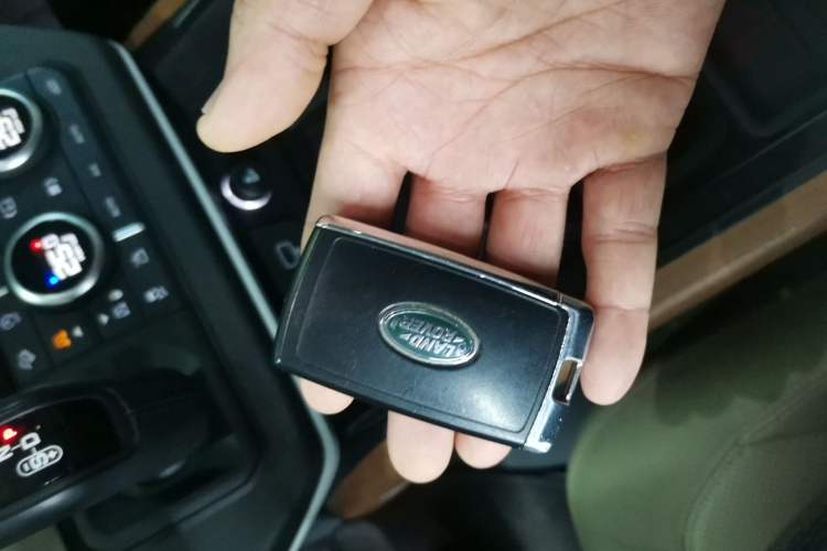 Used Land Rover Defender 2020 110 P400 SE Vehicle Key