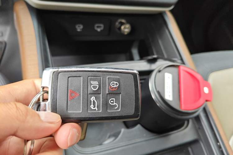 Used Land Rover Defender 2020 110 P400 HSE Vehicle Key