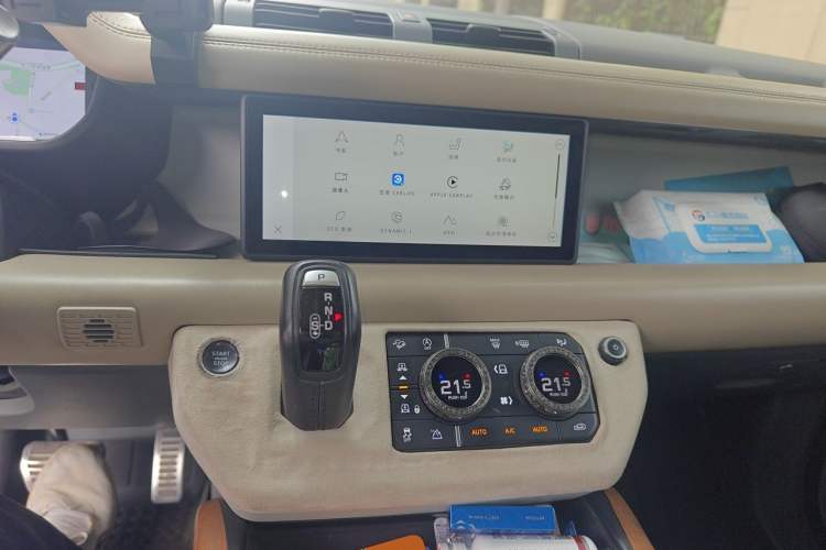 Used Land Rover Defender 2020 110 P400 HSE Audio And AC Panel