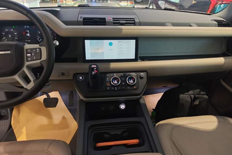 Used Land Rover Defender 2020 110 P400 HSE Audio And AC Panel