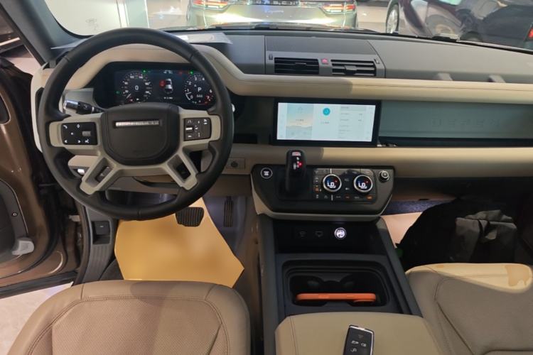Used Land Rover Defender 2020 110 P400 HSE Center Console