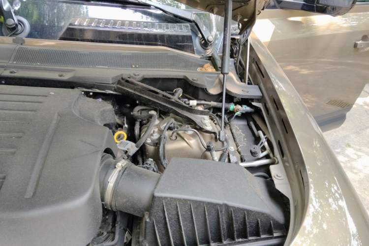 Used Land Rover Defender 2020 110 P400 Dark Special Edition Engine Bay Left