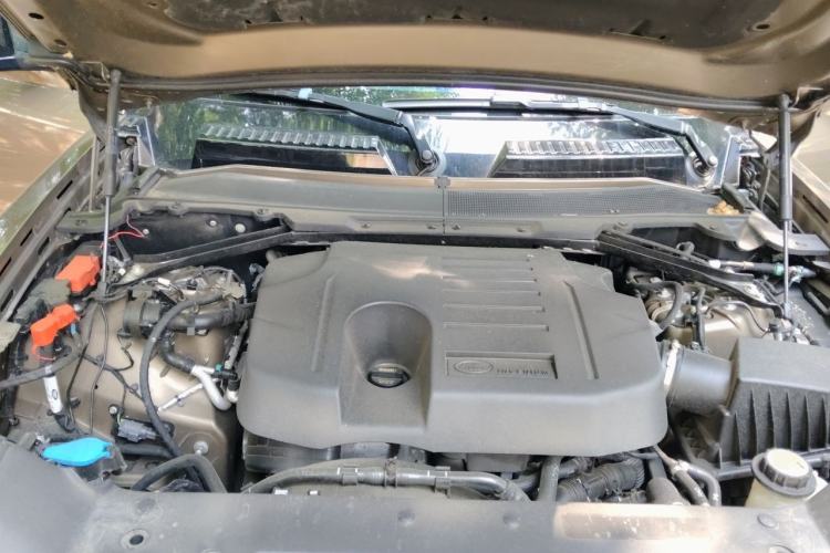 Used Land Rover Defender 2020 110 P400 Dark Special Edition Engine Bay
