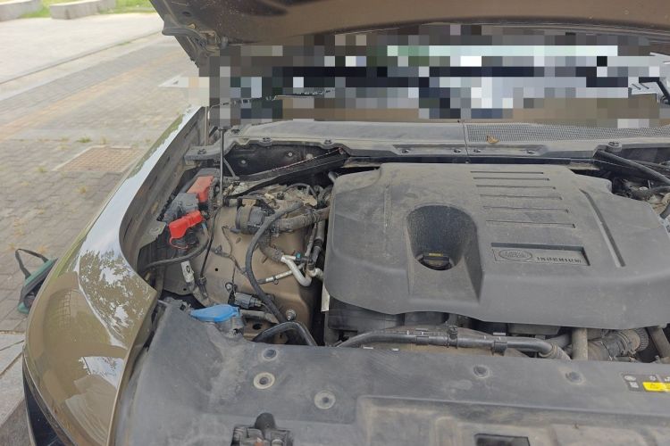 Used Land Rover Defender 2020 110 P400 HSE Engine Bay Right
