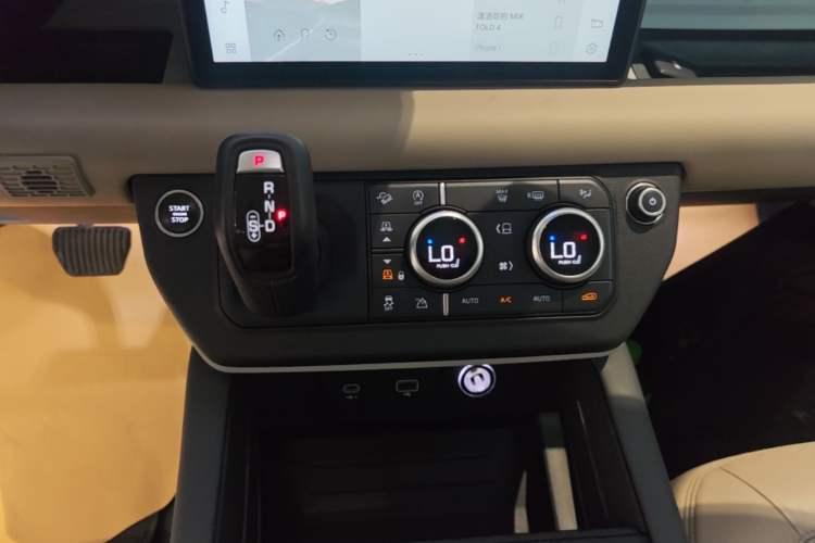 Used Land Rover Defender 2020 110 P400 HSE Gear Lever