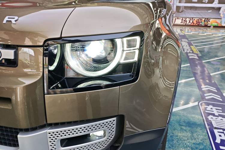 Used Land Rover Defender 2020 110 P400 HSE Left Front Headlight