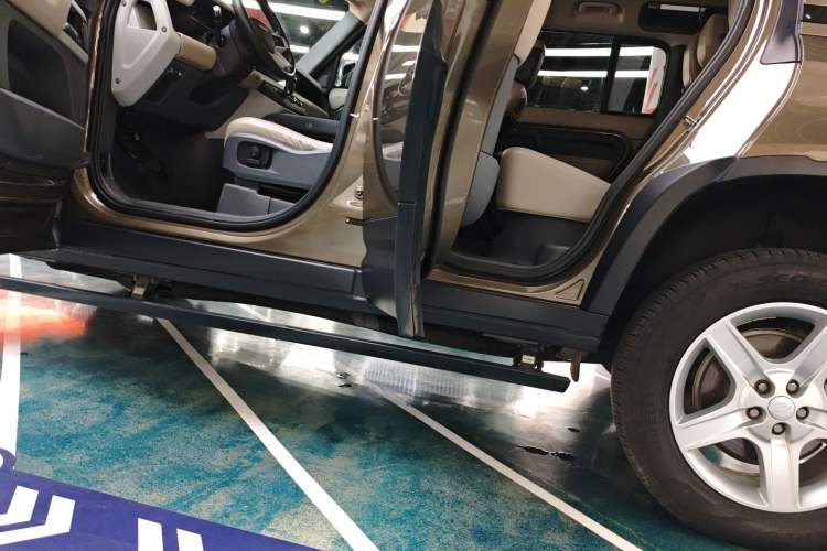 Used Land Rover Defender 2020 110 P400 HSE Left Side Sill