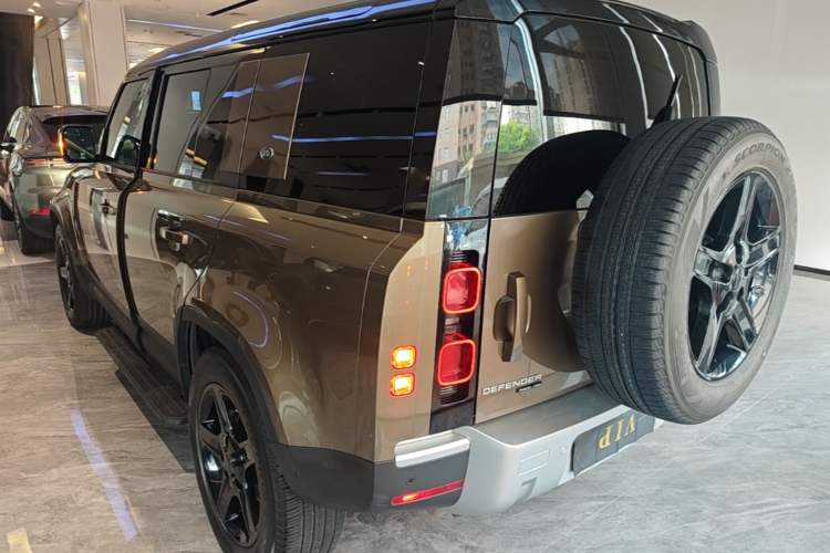 Used Land Rover Defender 2020 110 P400 HSE Rear Left 45 Deg