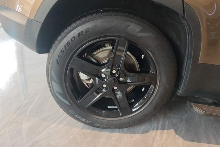 Used Land Rover Defender 2020 110 P400 HSE Right Rear Wheel Hub