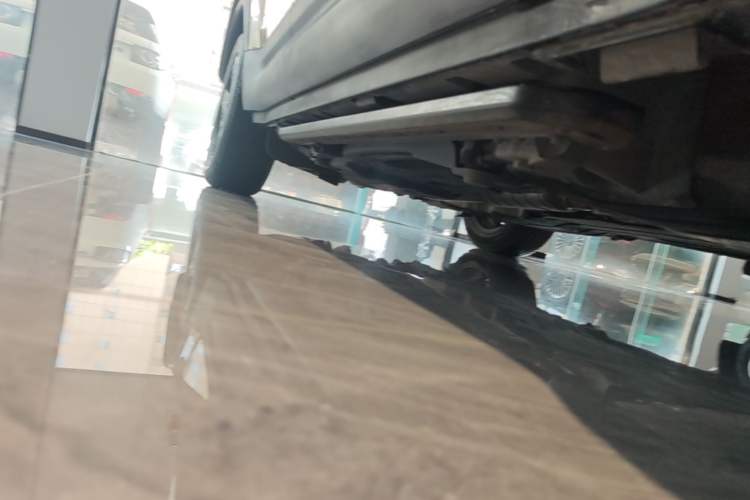 Used Land Rover Defender 2020 110 P400 HSE Right Side Sill